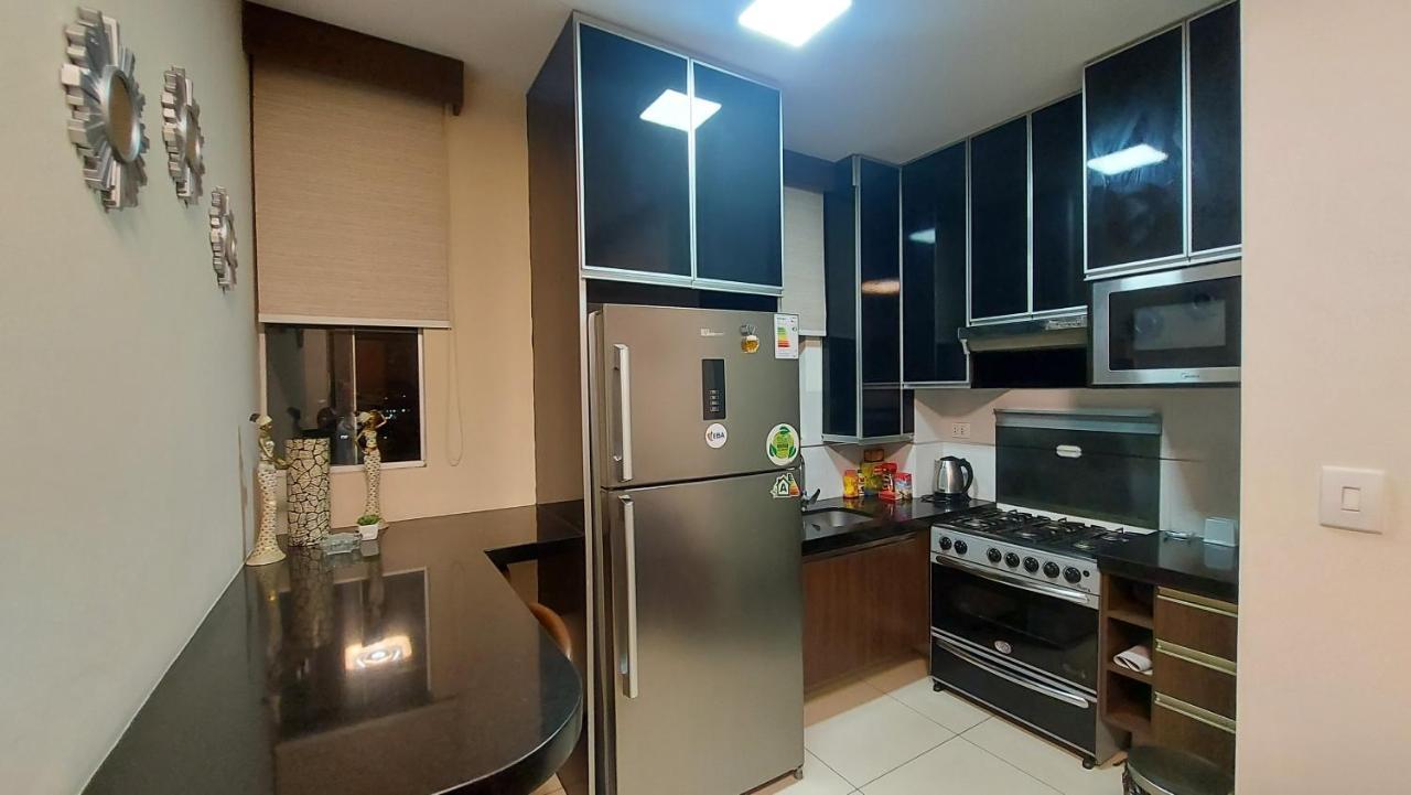 Hermoso y Único Apartamento Moderno, en pleno centro de Santa Cruz, con Netflix Wi-Fi de 60 MB, Estacionamiento Gratis y AC en todos los ambientes Santa Cruz de La Sierra Exterior foto