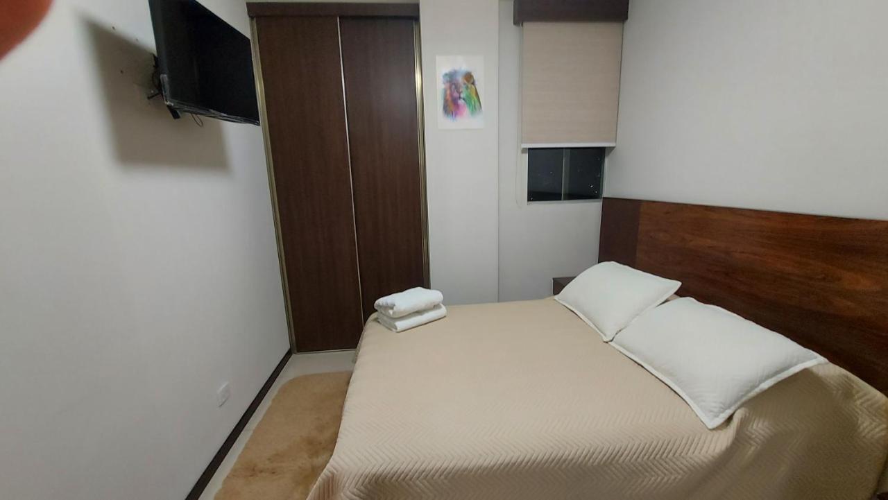 Hermoso y Único Apartamento Moderno, en pleno centro de Santa Cruz, con Netflix Wi-Fi de 60 MB, Estacionamiento Gratis y AC en todos los ambientes Santa Cruz de La Sierra Exterior foto