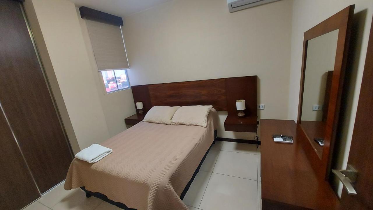 Hermoso y Único Apartamento Moderno, en pleno centro de Santa Cruz, con Netflix Wi-Fi de 60 MB, Estacionamiento Gratis y AC en todos los ambientes Santa Cruz de La Sierra Exterior foto