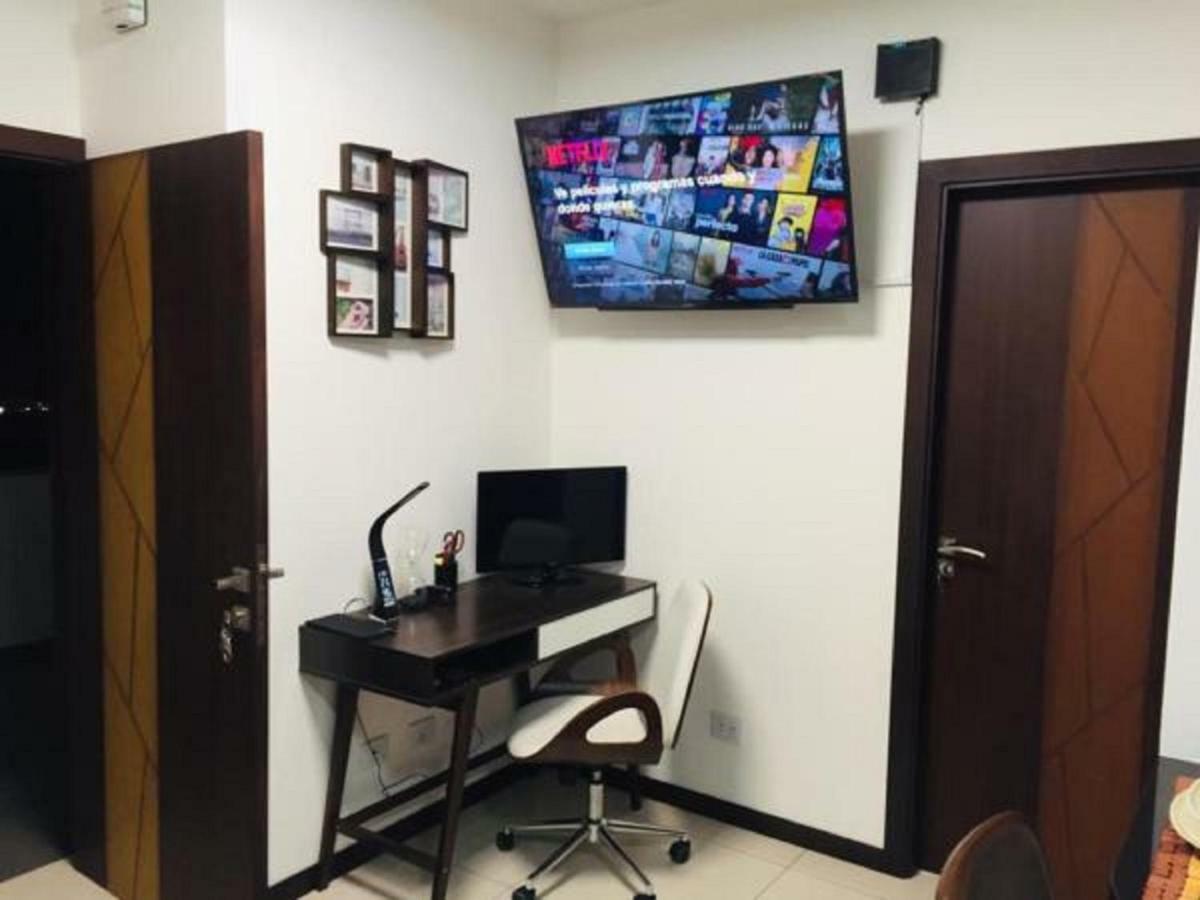 Hermoso y Único Apartamento Moderno, en pleno centro de Santa Cruz, con Netflix Wi-Fi de 60 MB, Estacionamiento Gratis y AC en todos los ambientes Santa Cruz de La Sierra Exterior foto
