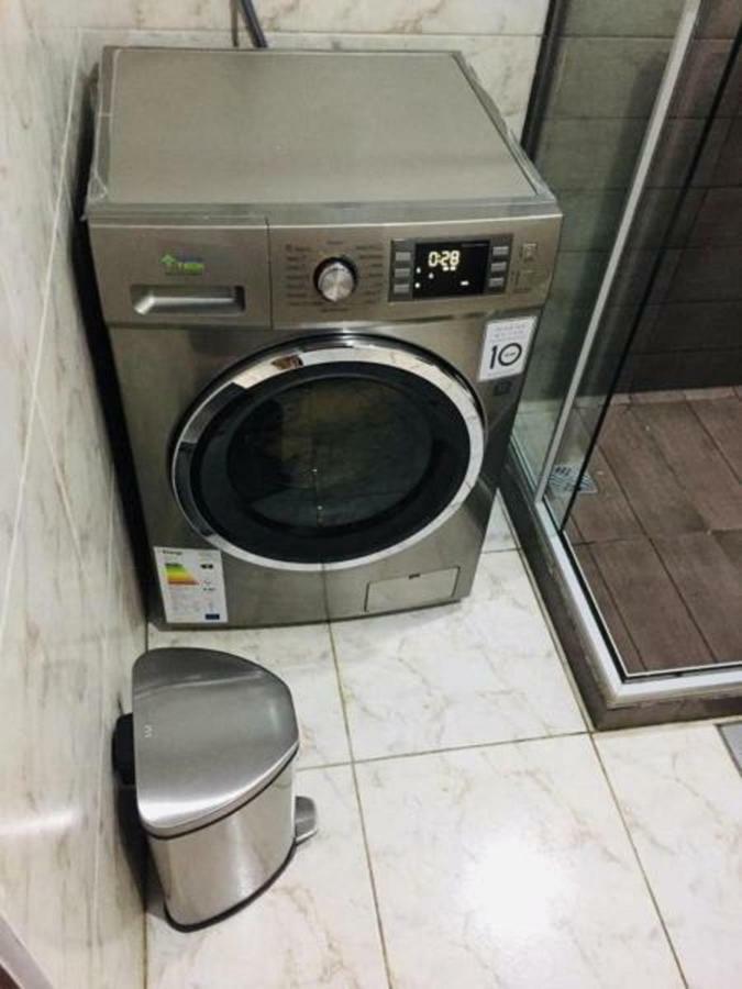 Hermoso y Único Apartamento Moderno, en pleno centro de Santa Cruz, con Netflix Wi-Fi de 60 MB, Estacionamiento Gratis y AC en todos los ambientes Santa Cruz de La Sierra Exterior foto