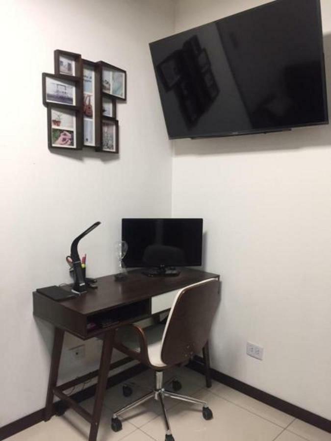 Hermoso y Único Apartamento Moderno, en pleno centro de Santa Cruz, con Netflix Wi-Fi de 60 MB, Estacionamiento Gratis y AC en todos los ambientes Santa Cruz de La Sierra Exterior foto
