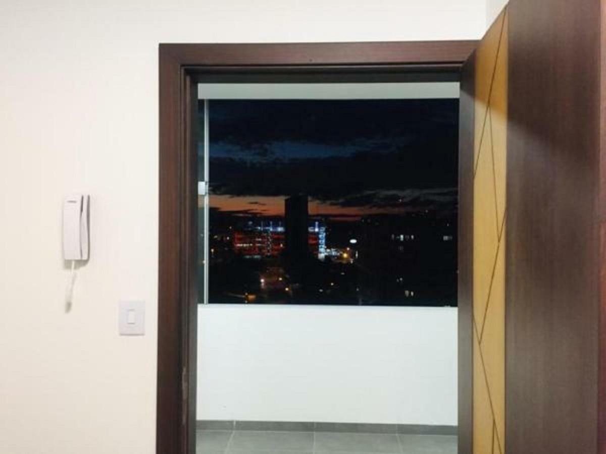Hermoso y Único Apartamento Moderno, en pleno centro de Santa Cruz, con Netflix Wi-Fi de 60 MB, Estacionamiento Gratis y AC en todos los ambientes Santa Cruz de La Sierra Exterior foto