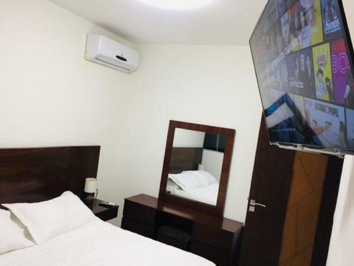 Hermoso y Único Apartamento Moderno, en pleno centro de Santa Cruz, con Netflix Wi-Fi de 60 MB, Estacionamiento Gratis y AC en todos los ambientes Santa Cruz de La Sierra Exterior foto